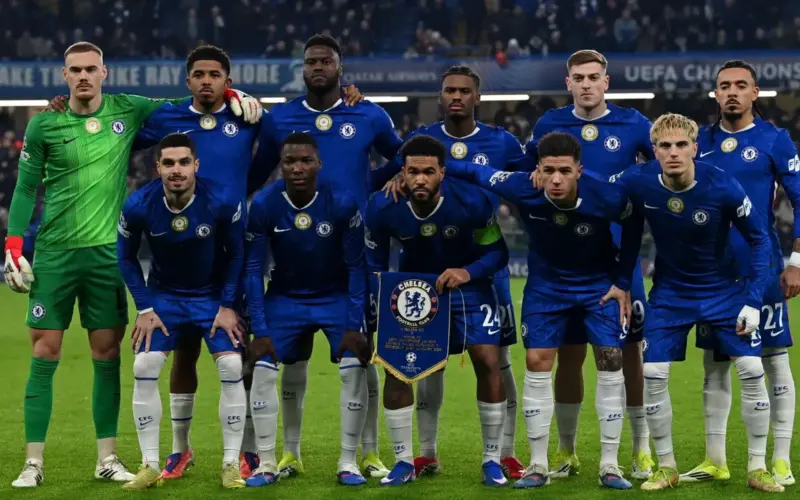 تسعى أيرلندا لإقناع مهاجم تشيلسي بأن يختار اللعب معها، تمامًا مثل والده